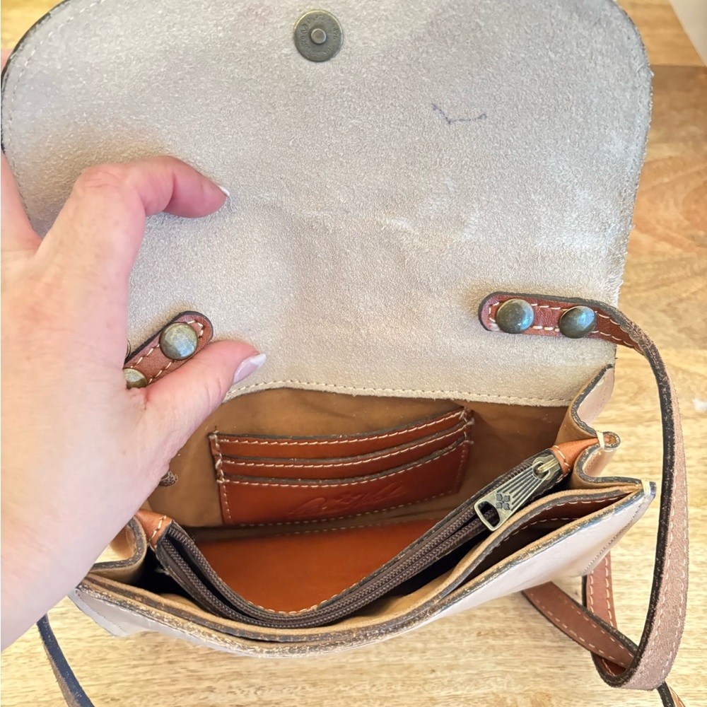Patricia Nash Elegant Tan Leather Crossbody Bag - Picture 5 of 7